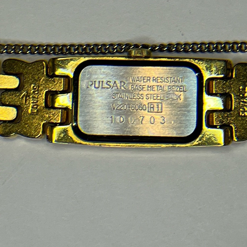 Pulsar Gold Rectangular Watch (need battery) - Picture 10 of 10
